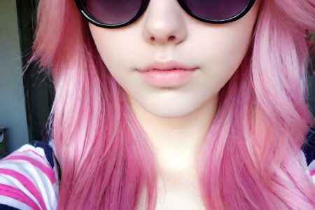 AI girl with pink hair wallpaper